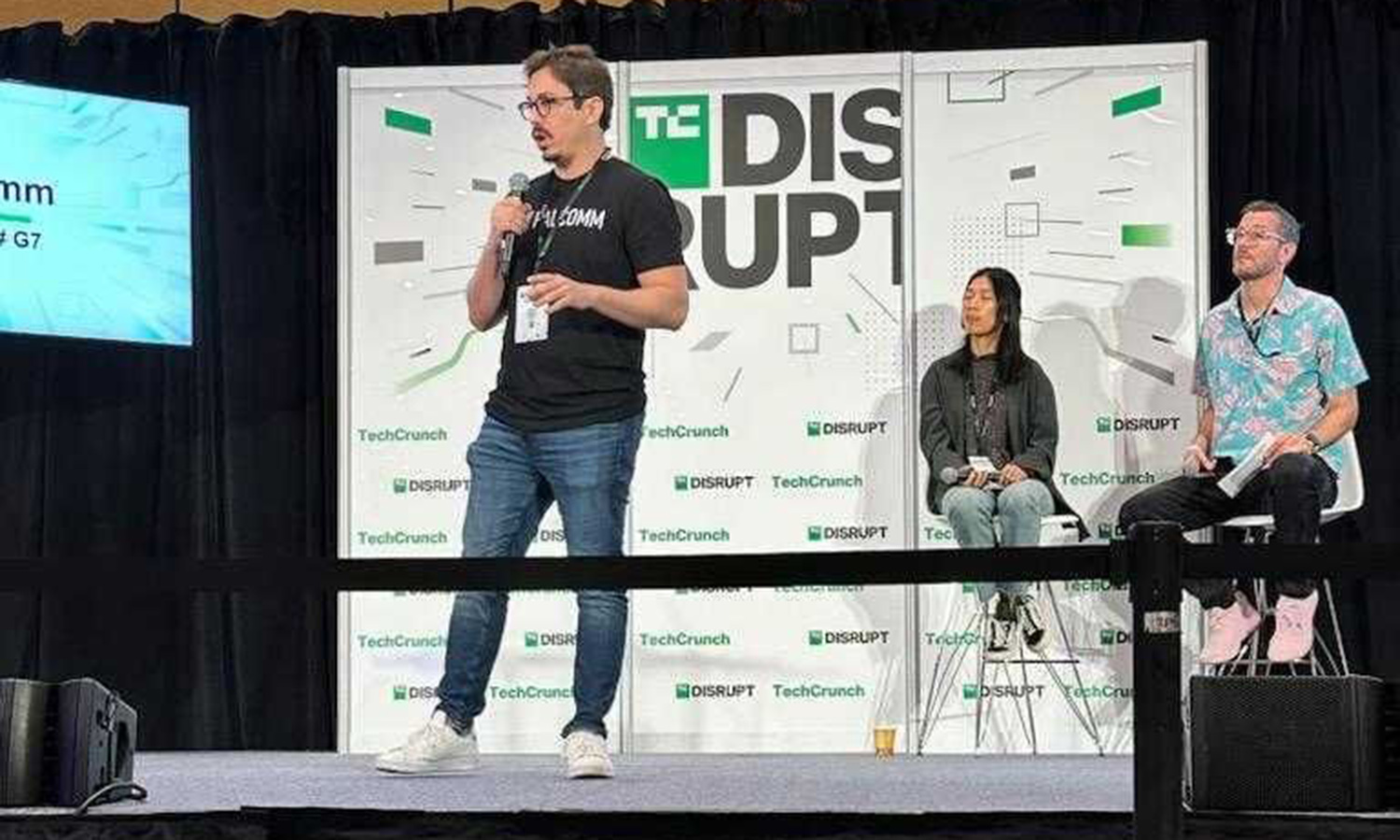 edgar pitching onstage at TechCrunch